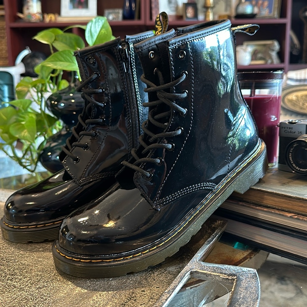 Dr Doc marten’s Patent leather black zippered 1460 Y unisex EU 38